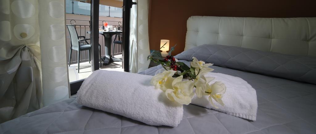 B&B Ciclopi Aci Castello Habitación foto
